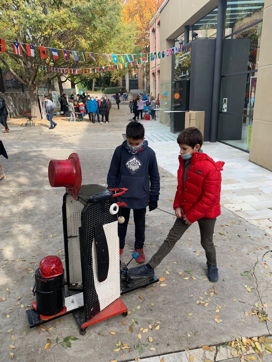 ElsVerdums's tweet photo. Aquest matí hem cantat amb la @coralgatzara a la Festa dels Drets dels Infants, enguany ambientada en la lluita contra el canvi climàtic.
Gràcies per convidar-nos-hi, @infancia_igd! https://t.co/iaAopXhxsQ