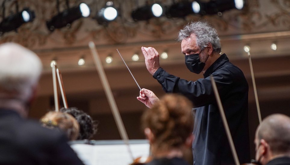 CincySymphony's tweet image. The feeling is mutual, Manny! ❤️ It was a joy to hear @EmanuelAx perform #Haydn’s Piano Concerto in D. And, what an honor it was to have @sebcurrier with @LouisLangree and the CSO for the #worldpremiere of #Track8. Last chance tonight NOV 20 → bit.ly/cso-manny-hayd…