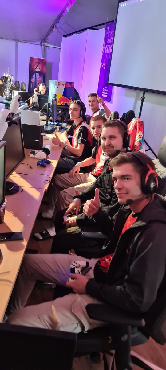 🔴 <a href="/ebattleGG/">ebattle.gg</a> Circus ⚫

Wir spielen jetzt gegen Team @ENJOYGamingPRO auf der großen Manage! 

ON STAGE - ON STREAM! Let‘s go 🔥

➡️ twitch.tv/ebattlegg 

#r6s #ps4 #ps5  #playhardbeagentleman #gaming #esports #rainbowsixsiege