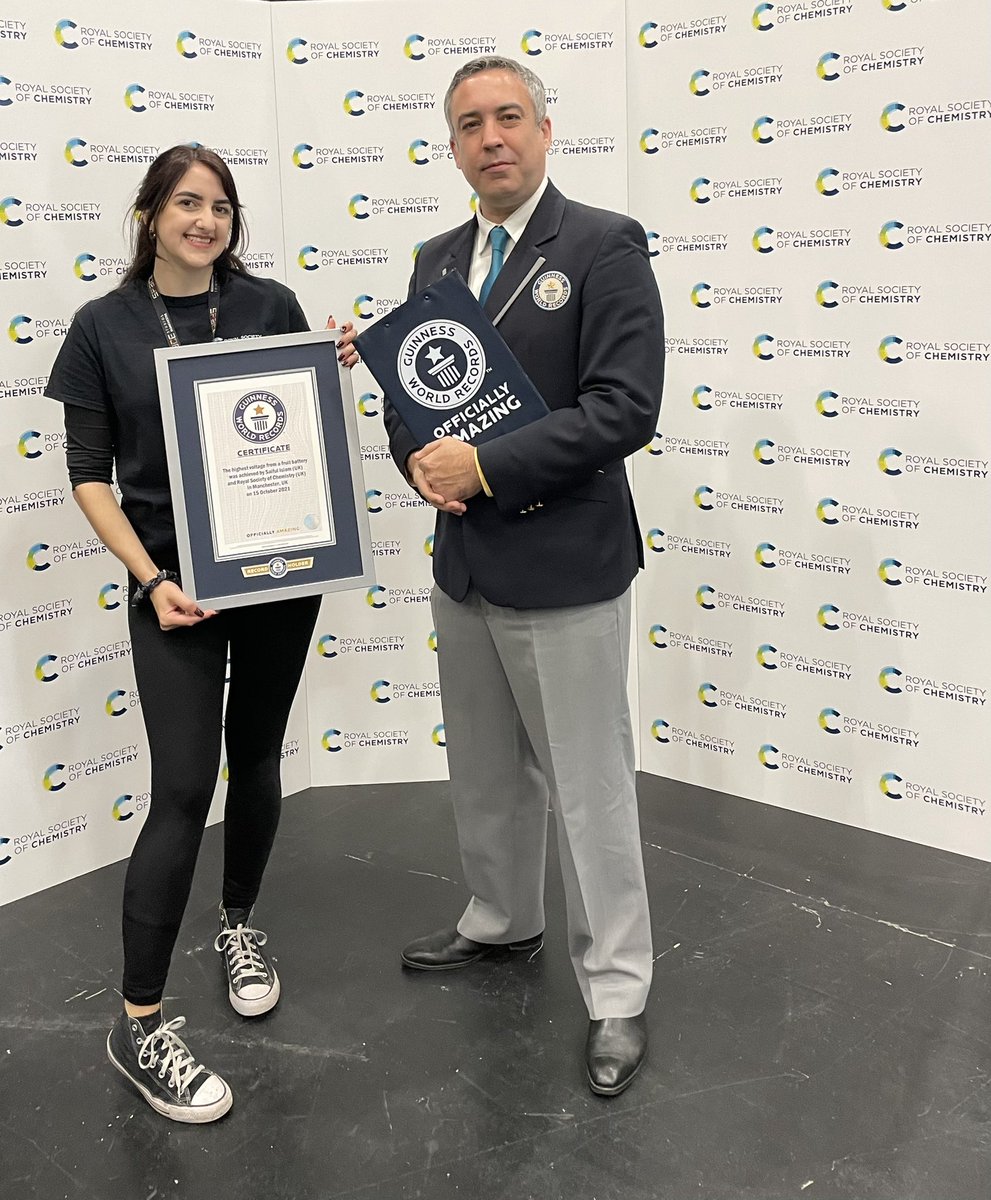 PimlottJessica's tweet photo. I had so much fun taking part in this!! Check out the full YouTube video below ๐๐ Weโre official @GWR holders ๐
#Energy #outreach #chemistry #LemonBattery https://t.co/WkKVYQk2CN