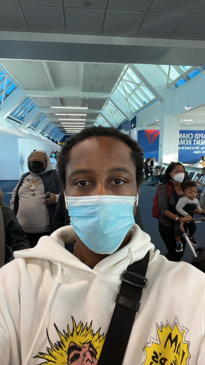 imelijahwallace's tweet photo. At the airport rn. Wish me safe travels #love https://t.co/mf5dPicAas
