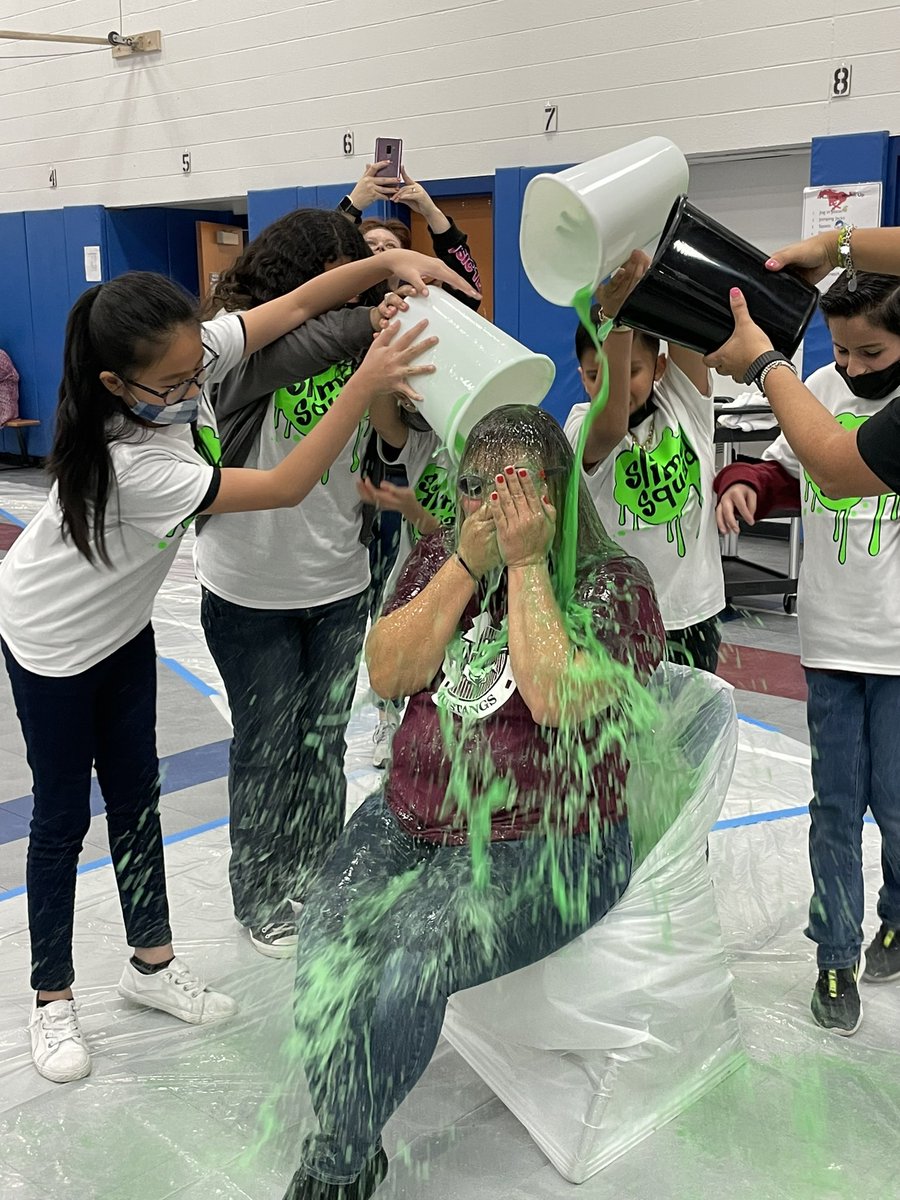 Michell59023563's tweet photo. Sliming the principals. Students celebrate raising $13940 for Komen ##pisdmsmath #pisdproud #meetmeinthemiddle @pasadenaISD_TX https://t.co/vUBBaRrn6u