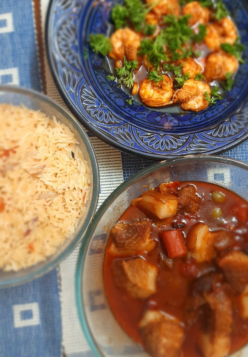 Lopamudraroy77's tweet photo. Celebrating what we call our 2-year Spainerversary, dinner is Spanish. Spanish rice with tomatoes, gambas (prawns in olive oil and with garlic) and spanish pork with olives and capers. And, we are set!
#saturdaykitchen #SaturdayVibes #eveningwithfriends #homecook https://t.co/3Mo7xCeKOH