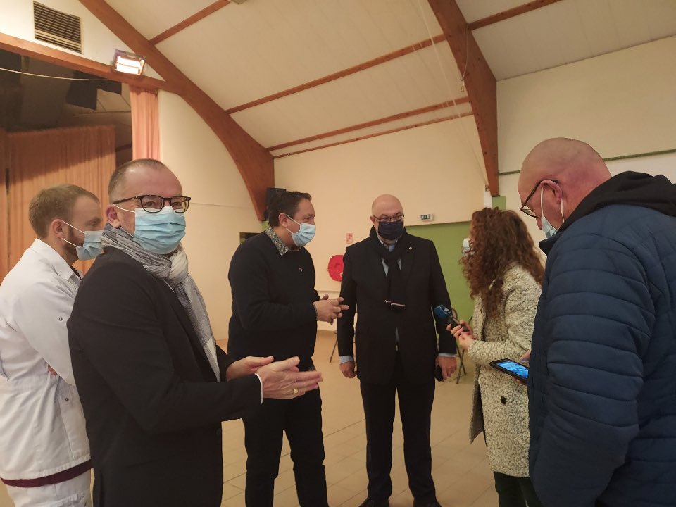 StTRAVERT's tweet photo. Merci aux partenaires présents aux côtés de @SAUVLife ▶️ @CreditAgricole et @enedis_normand Mention spéciale pour #ENEDIS qui fais le don de 2 véhicules pour l‘assistance médicale. Un grand merci à tous les bénévoles. #santé #proximité #Manche https://t.co/2uc4eZQY43