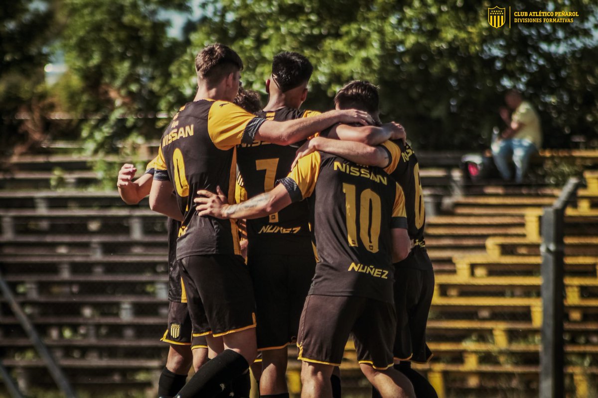 #Sub17 | Postales del triunfo carbonero en el Estadio José P. Damiani.

<a href="/FormativasCAP/">PEÑAROL | Formativas</a> 2
<a href="/CAFenix_/">Centro Atlético Fénix</a> 1

⚽ Franco Correa.
⚽ Leandro Umpierrez. 

#VamosLosPibes