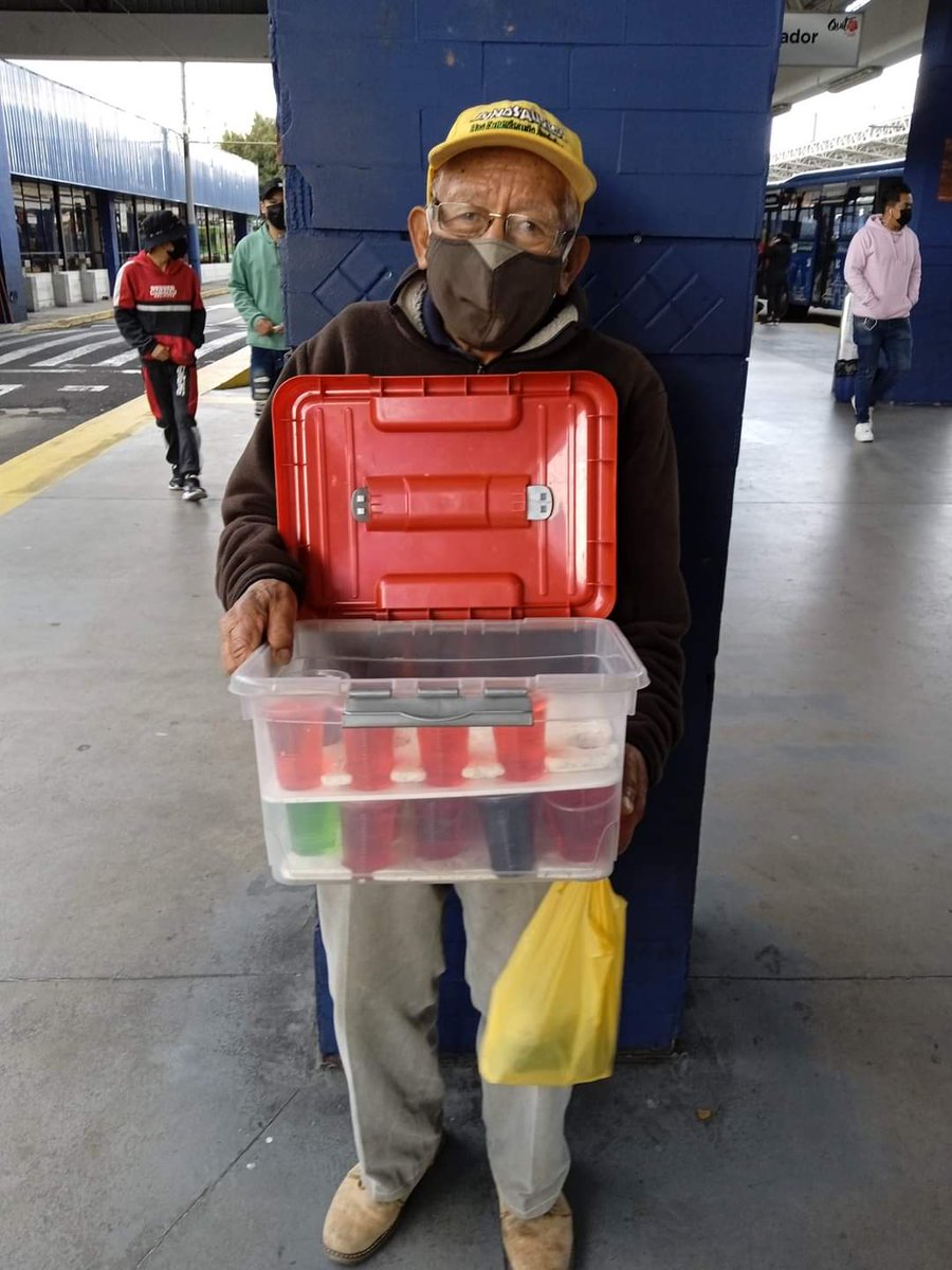 j_Villarreals's tweet photo. Vi está publicación y la comparto!! 🥰
Ayúdame a compartir 🤜🤛
El se encuentra dentro de la estación del trole y ecovia "El recreo"  vende vasitos de gelatinas a tan solo 0,30 ctvs 
Si pasas por ahí ..... Ayúdalo y hazle el gasto! https://t.co/Ajx8ahrAJW