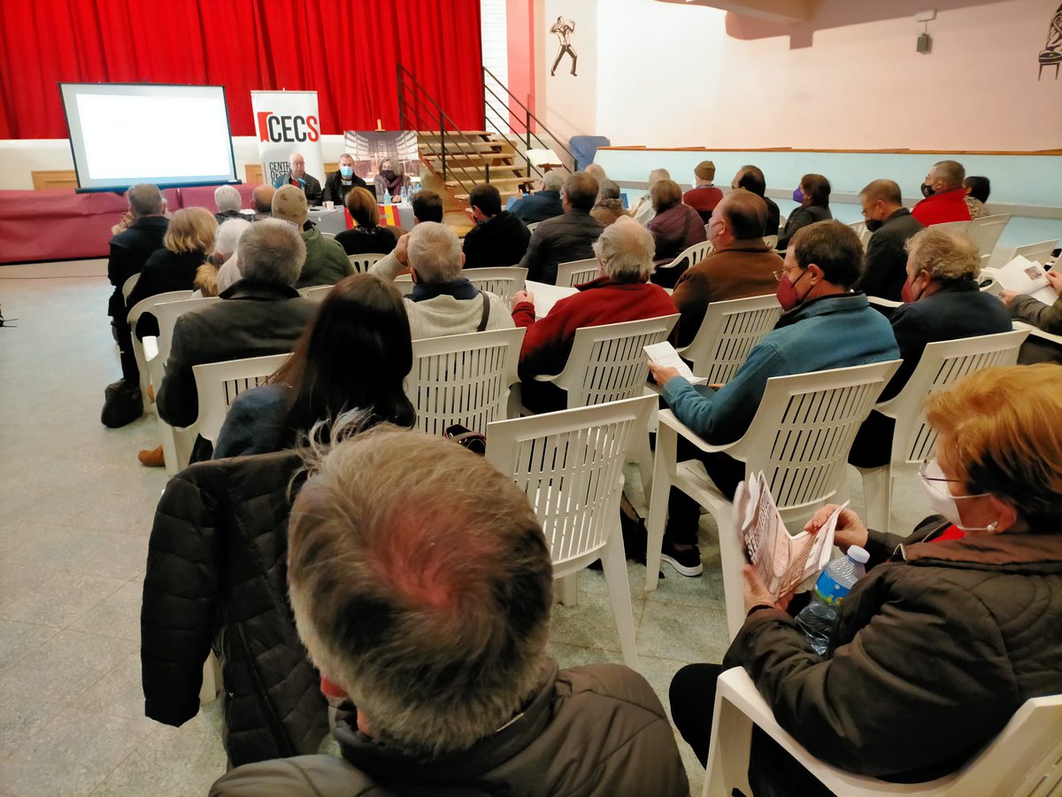 CECS12's tweet photo. La 2a sessió del matí hem tingut poemes jesuítics, determinants als topònims,hem repassat el #frontdelSegre al #BaixSegre i l'endeutament al s. XIV i la reconstrucció de l'arc d'Adar
# https://t.co/VsrYRJCIV2