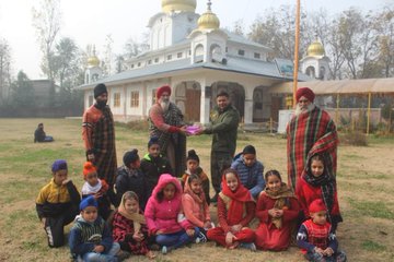 AltafHu77199137's tweet photo. #ArmyForPeace celebrated this #GuruPurab by hosting a langer at the ancient gurudwara in Dharmshal village of #Badgam dist. Apart from religious functions, sweets were distributed to devotees. Spreading #PeaceInKashmir. #KashmirForTiranga
#PeacefulKashmir
#IndianArmyForAwaam https://t.co/K3fNV38jkl