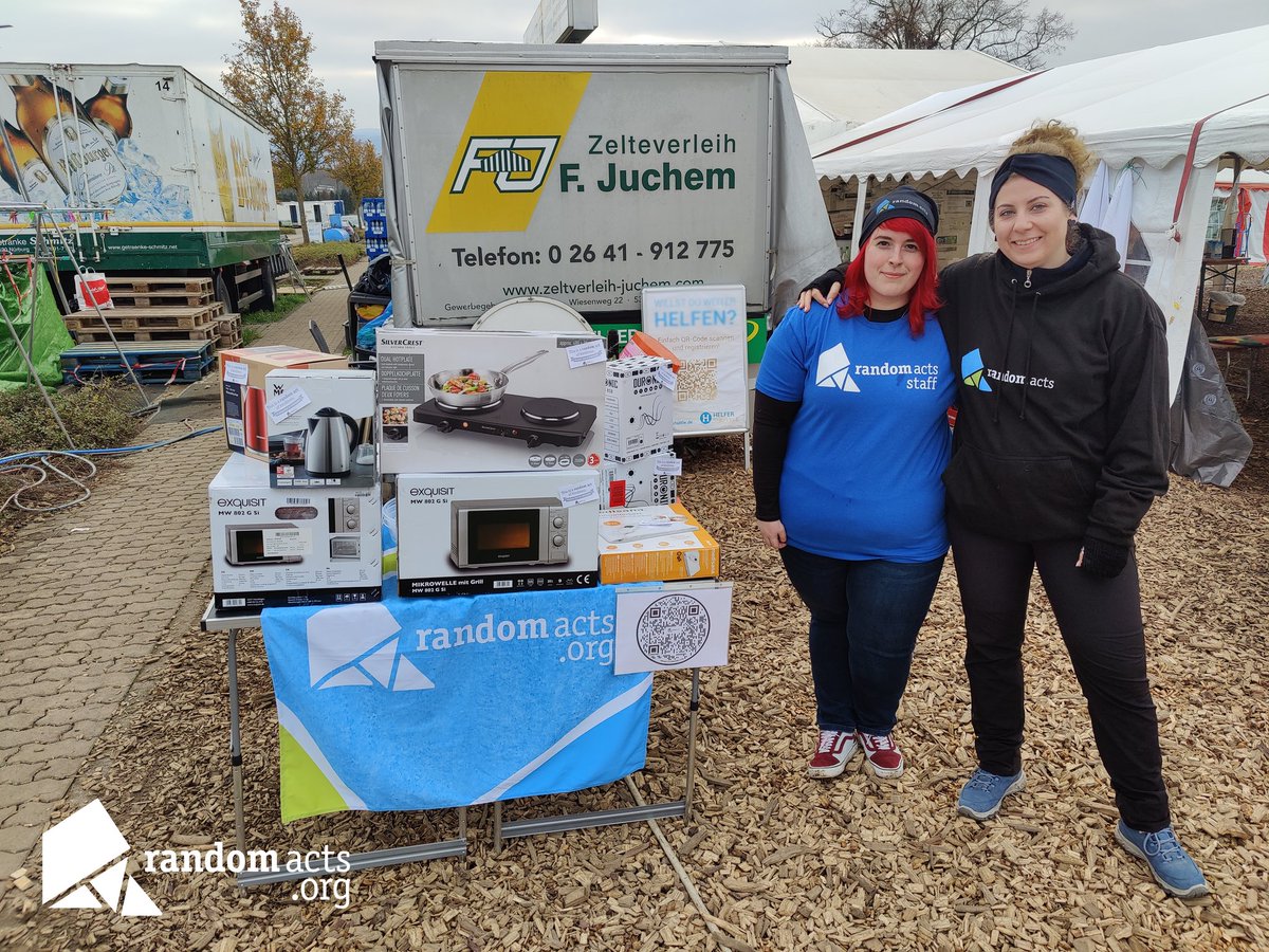 RARepGermany's tweet photo. Wir sind beim Helfershuttle bei Haribo Grafschaft und verteilen Sachspenden! Kommt gerne vorbei! 💙 https://t.co/GnrMvnkMs0