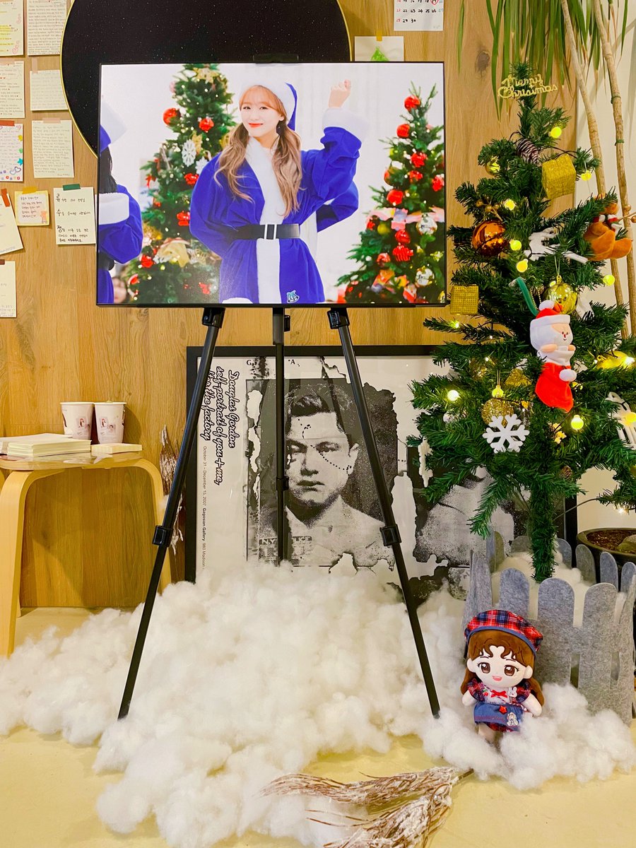 #얘두라_수정이_생일이다
작은 수정이 옆에 더 작은 명랑이👶🏻