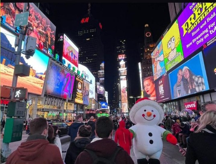 #QUACKattack Timesquare Newyork! Tell us where should $QUACK attack next? #RichQuack #Crypto #cryptocurrency #CryptoInvestment #shiba #DOGE