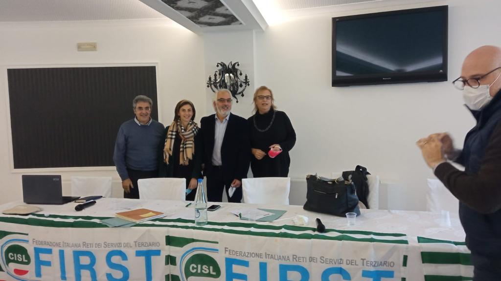 CislRc's tweet photo. ❗Eletto il nuovo gruppo Dirigente @firstrc: Segretario Generale @PeppeCadile, componenti di segreteria @ManuelaIanno e @DiegoQuattrone.
Auguri buon lavoro in squadra verso il congresso #cislrc! https://t.co/1Z2NJCE6Sq