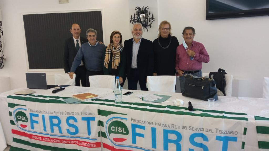 CislRc's tweet photo. ❗Eletto il nuovo gruppo Dirigente @firstrc: Segretario Generale @PeppeCadile, componenti di segreteria @ManuelaIanno e @DiegoQuattrone.
Auguri buon lavoro in squadra verso il congresso #cislrc! https://t.co/1Z2NJCE6Sq