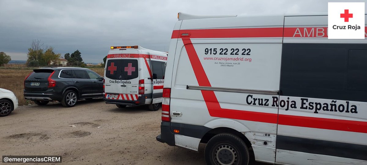 emergenciasCREM's tweet photo. Tras solicitud desde #SUMMA112 dos de nuestros #SVB intervienen, junto a VIR del SUMMA112, en la atención y evacuación de los heridos producidos en una colisión múltiple en la #M415 #SerranillosDelValle.
#ASEM112 https://t.co/Sy23CwMtuq