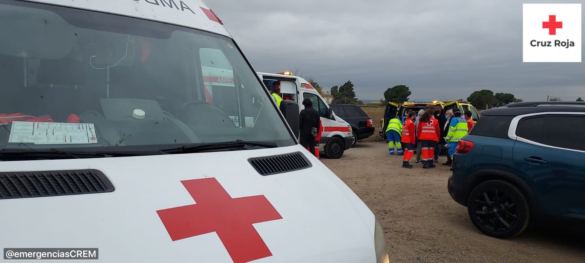 emergenciasCREM's tweet photo. Tras solicitud desde #SUMMA112 dos de nuestros #SVB intervienen, junto a VIR del SUMMA112, en la atención y evacuación de los heridos producidos en una colisión múltiple en la #M415 #SerranillosDelValle.
#ASEM112 https://t.co/Sy23CwMtuq