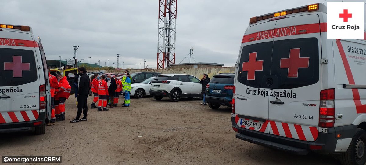 emergenciasCREM's tweet photo. Tras solicitud desde #SUMMA112 dos de nuestros #SVB intervienen, junto a VIR del SUMMA112, en la atención y evacuación de los heridos producidos en una colisión múltiple en la #M415 #SerranillosDelValle.
#ASEM112 https://t.co/Sy23CwMtuq