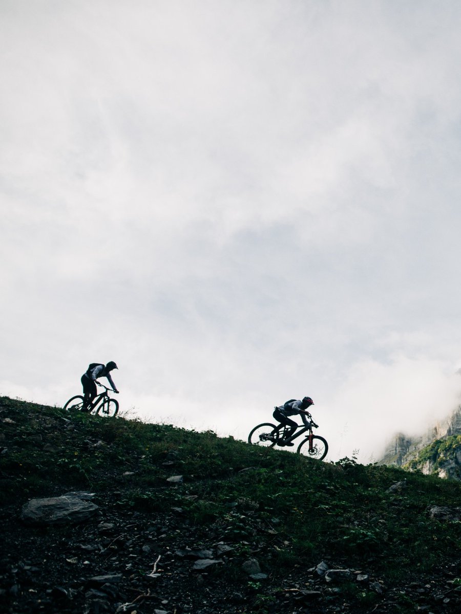 FOCUSBikes's tweet photo. In his latest video, Thomas Lapeyrie explores the area around Lac d'Anterne.
Visit his YouTube channel for a breathtaking landscape and to see the FOCUS SAM² in action!
📸 Romain Laurent
#focusbikes #focussam2 #ridebeyond #emtb #efully #enduro #ridetogether #lacdanterne #sam2 https://t.co/bdZz9bs6kY