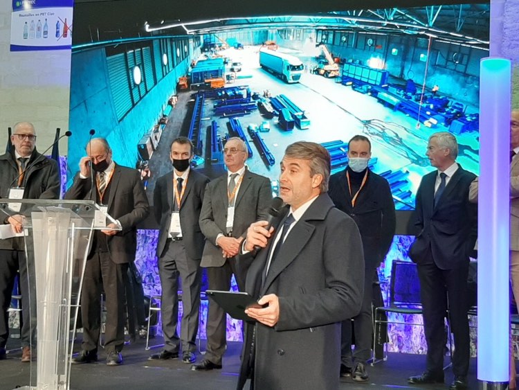 FQuintart's tweet photo. Je suis heureux de participer à l'inauguration du Centre de tri du Syndicat Etude Traitement Ordures Ménagères de l'Eure à Guichainville avec l'ensemble des acteurs de ce beau projet #AggloSeineEure #SETOM #SYGOM #LeTriPlusSimple #TousLesEmbalagesEtLesPapiersSeTrient! Bravo👍👏🚮 https://t.co/XufDvUyJug