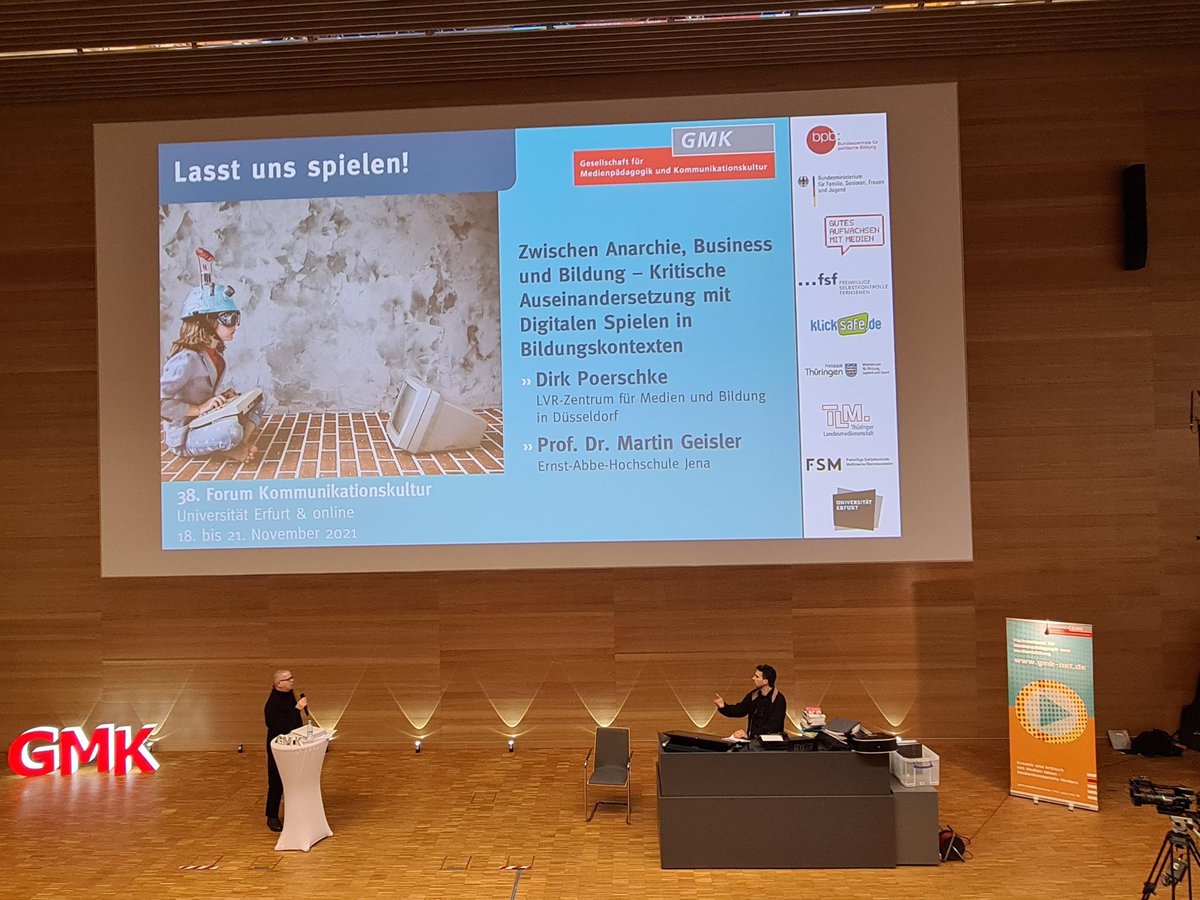 GMKnet's tweet photo. #Humorvoll: schaut euch jetzt den Performance-Vortrag von Dirk Poerschke @Pitforman und Dr. Martin Geisler @Paspertou22 auf dem #gmk21 Forum an!

https://t.co/3t9q2KnxY8

#LasstUnsSpielen #kreativundkritisch https://t.co/VqhW3iSDd6