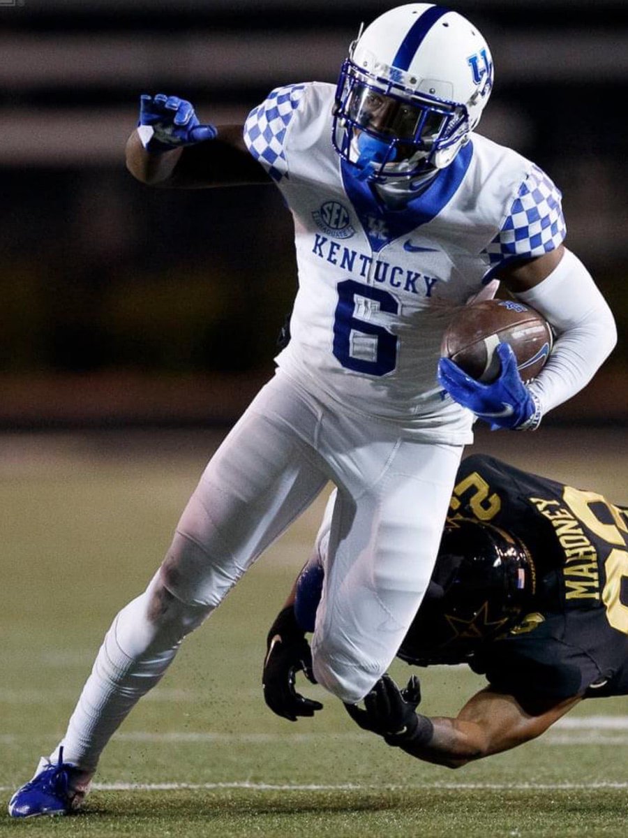 cursed_goalpost's tweet photo. I had to endure all the Ohio State songs this morning in my kitchen, PREcoffee, & hungover, due to family staying with us and going to the game today. #BBN I’m gonna need y’all to send BIG Blue vibes my way. It’s going to be a long weekend. #GoBigBlue #CatsCATSCATSCATS! https://t.co/6DZ0X54sVV
