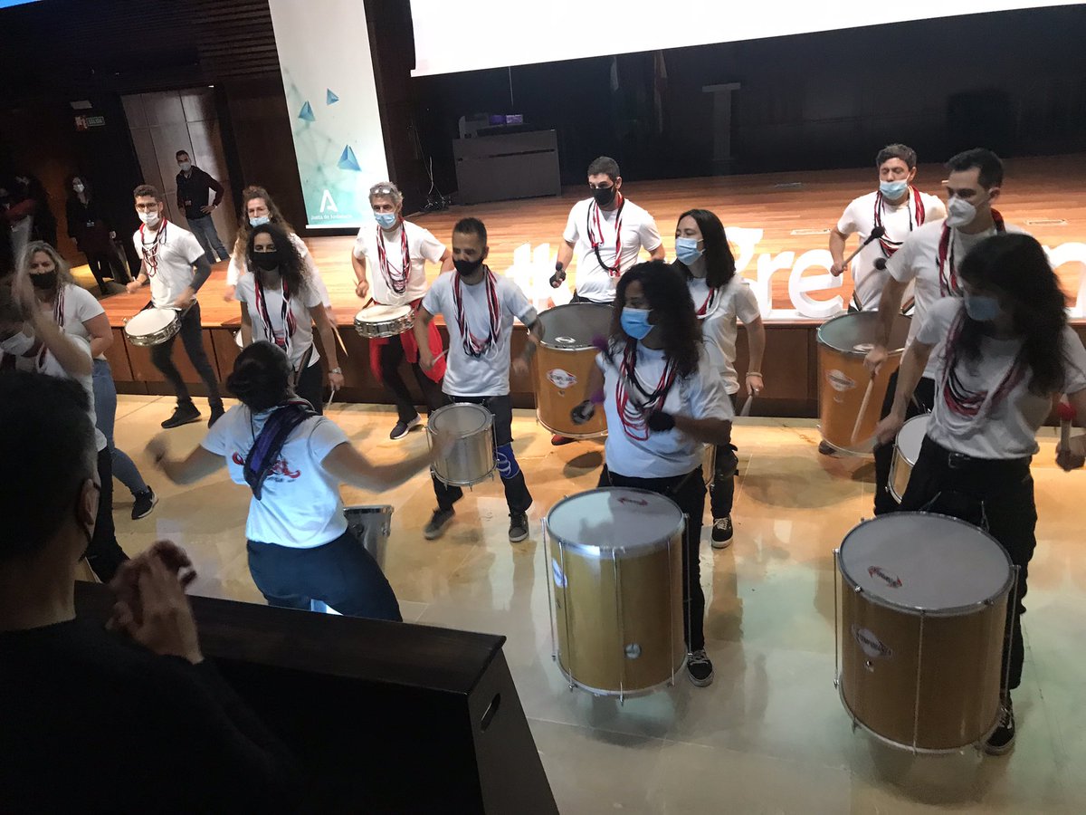 LolaAlcantara2's tweet photo. #Musica y #Arte base para la #Creatividad en nuestros Centros #SinCreatividadNoHayInnovacion #CongresoInnovacionEduAnd https://t.co/wzwl20iWFL