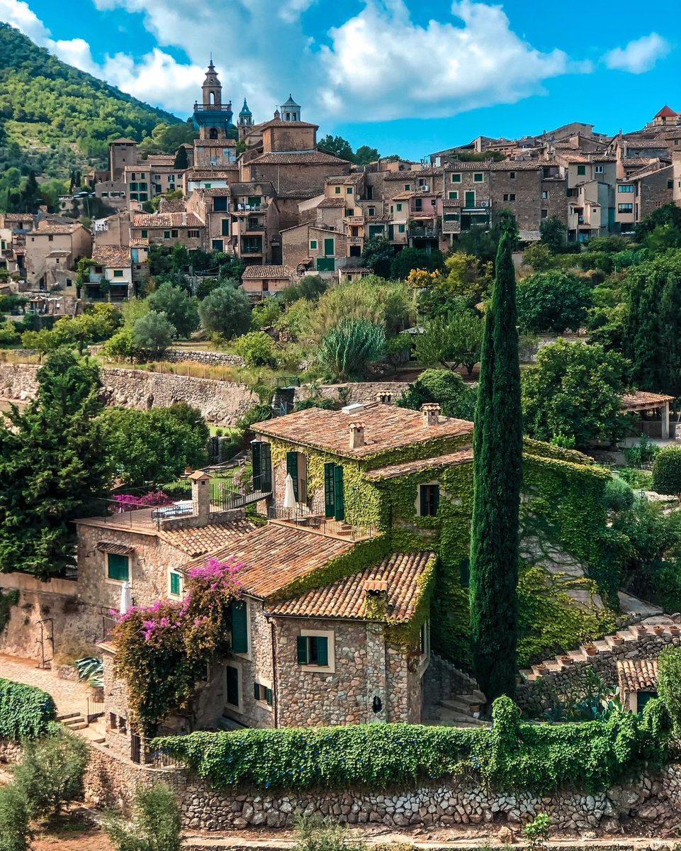 VisitValldemoss's tweet image. 🔹 Venga a descubrir Valldemossa, un pueblo de ensueño situado en la Serra de Tramuntana. 🌷

🔹 Come and discover Valldemossa, a dream village located in the Serra de Tramuntana. ⛰

🔹 Vingui a descobrir Valldemossa, un poble d'ensomni situat a la Serra de Tramuntana. 🌷