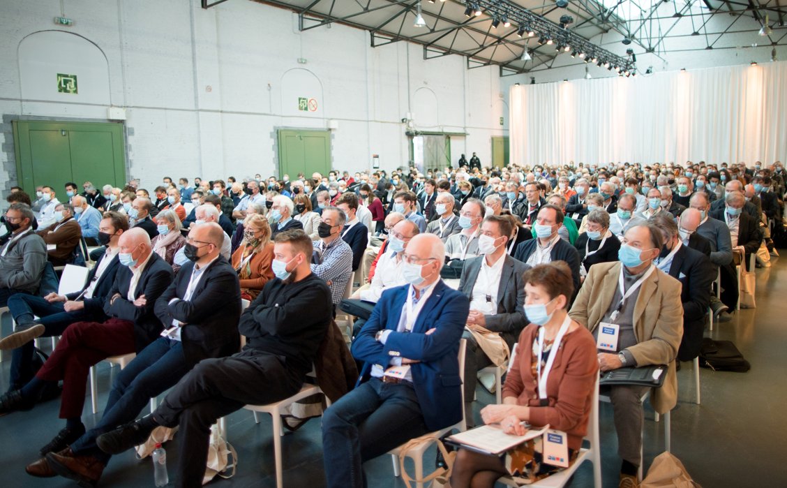 lecho's tweet photo. #FinanceAvenue | Suivez notre grand salon de l'argent en direct ce samedi 
➡ https://t.co/lXatRrgfD5

@karinelalieux @vincent_v_p
#FINAV2021 #finance #argent #Bruxelles #salon #RallyeBoursier https://t.co/Gp4zDjW9tP