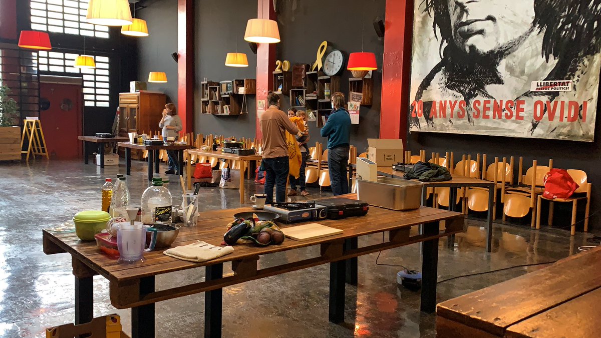 🔵 EN DIRECTE | Avui serem a <a href="/eltarambana/">Tarambana</a> emetent el concurs CuRAT (11h Tele i rtvc.cat), que per cert la nostra directora @MarialRovira s’hi enfrenta als fogons, i els Vermuts literaris amb <a href="/ToniiSala/">Toni Sala</a> i <a href="/ClaraMarCla/">Clara M. Clavell</a> (12h Youtube)