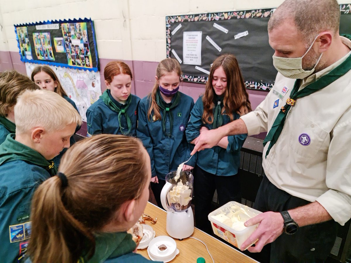 1sthooktroop's tweet photo. Lots of washing up after last night's burger and milkshake night. Luckily the PLs and APLs are staying at HQ for a training weekend! #iscout https://t.co/1gQjYUHRRx