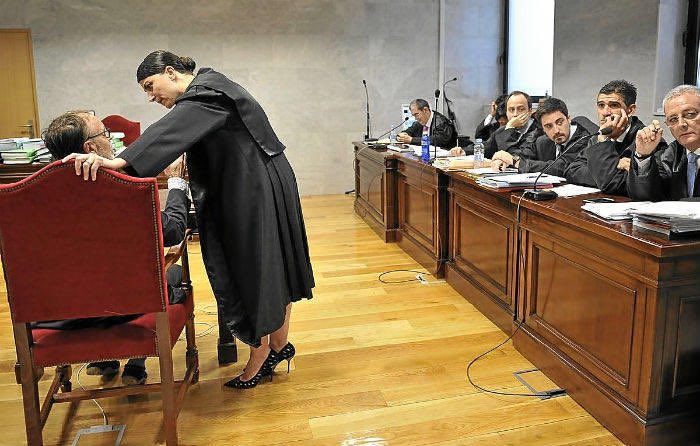 Macarena_Olona's tweet image. Hoy hace 12 años que alcancé mi sueño de convertirme en servidor público como Abogado del Estado. Después de 5 años de oposición y 10 horas diarias de estudio. Valió la pena. Servir a los españoles es la mayor honra. Y así continúo. Sirviendo. No hay sueños imposibles, opositores