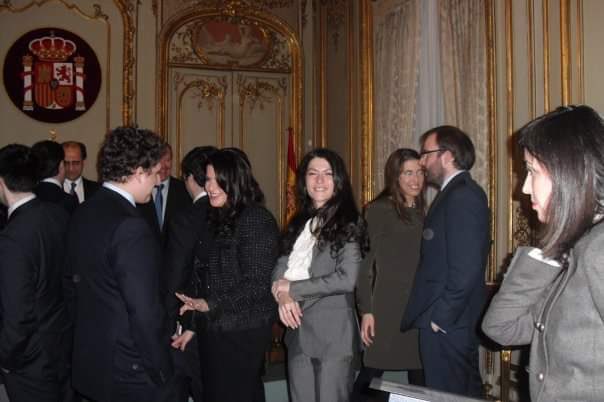 Macarena_Olona's tweet image. Hoy hace 12 años que alcancé mi sueño de convertirme en servidor público como Abogado del Estado. Después de 5 años de oposición y 10 horas diarias de estudio. Valió la pena. Servir a los españoles es la mayor honra. Y así continúo. Sirviendo. No hay sueños imposibles, opositores