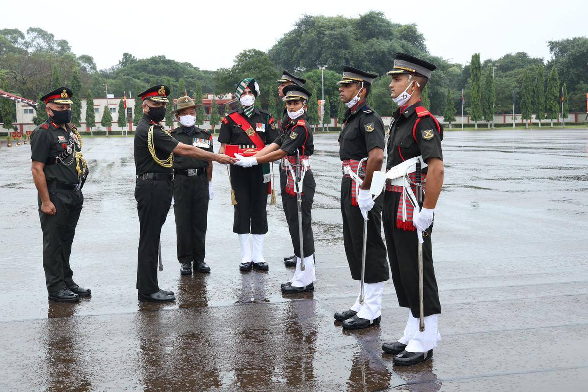 adgpi's tweet photo. #ServeWithHonour
Lt Gen CP Mohanty #VCOAS reviewed the Passing Out Parade of SSC-112 &amp; SSC(W)-26 Course at Officers' Training Academy #OTA, Chennai &amp; complimented the cadets for an impeccable parade. 178 Cadets including 25 cadets from Friendly Foreign Countries passed out today. https://t.co/P3bAzWgEcP