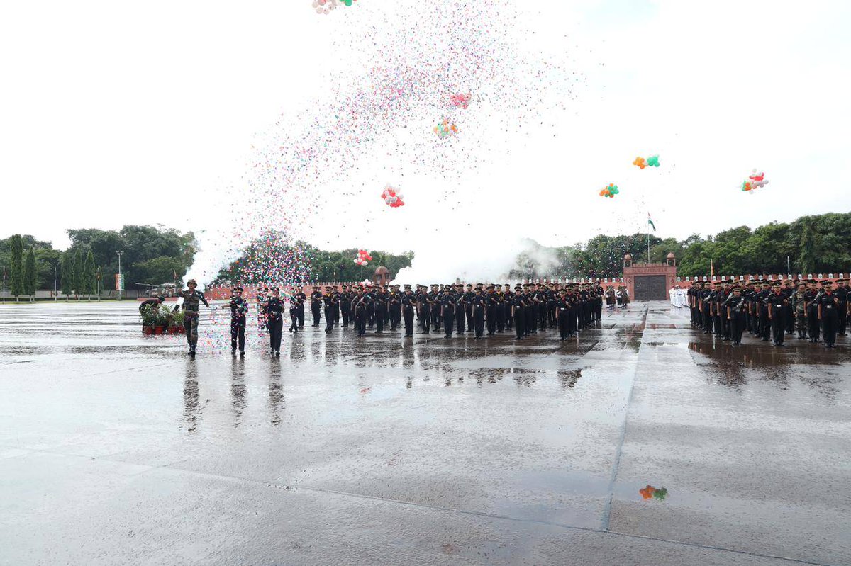 adgpi's tweet photo. #ServeWithHonour
Lt Gen CP Mohanty #VCOAS reviewed the Passing Out Parade of SSC-112 &amp; SSC(W)-26 Course at Officers' Training Academy #OTA, Chennai &amp; complimented the cadets for an impeccable parade. 178 Cadets including 25 cadets from Friendly Foreign Countries passed out today. https://t.co/P3bAzWgEcP