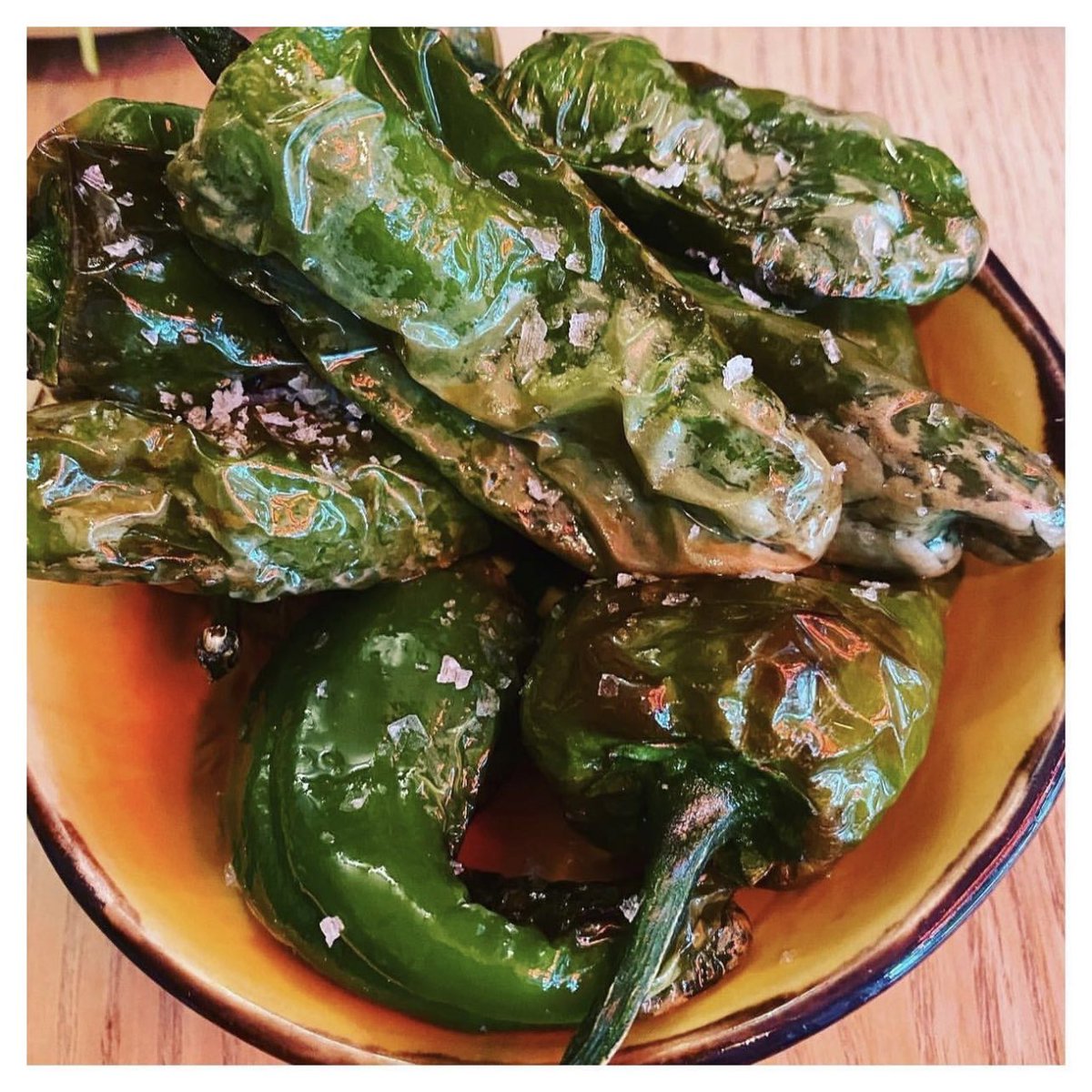 Charred salty padron peppers, one of our favourites 😍🫑 🇪🇸

#tapastime #lacantinaheatonmoor #tapasrestaurant #heatonmoor #spanishfoods #tapas #tapastime #stockport #stockportfood #stockportbusiness #supportlocal #stockporteats #fourheatons #weloveheatonmoor