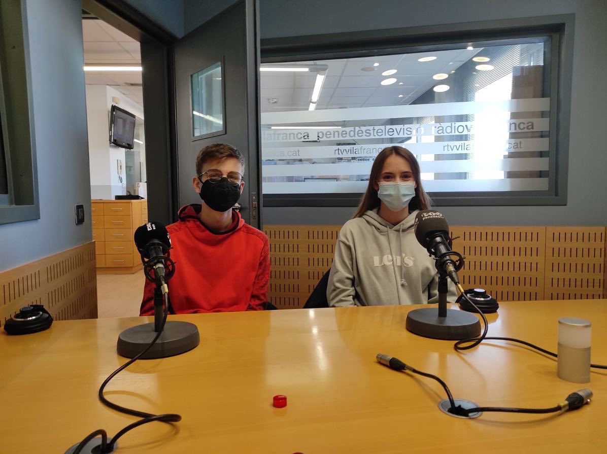 VedrunaVila's tweet image. Una representació dels alumnes de Labdoo han estat a Ràdio Vilafranca explicant el premi a nivell estatal que l'escola ha guanyat a la VII edició dels premis Aprenentatge i Servei 2021. Dilluns a les 10 del matí s'emetrà @rtvvilafranca.🎙