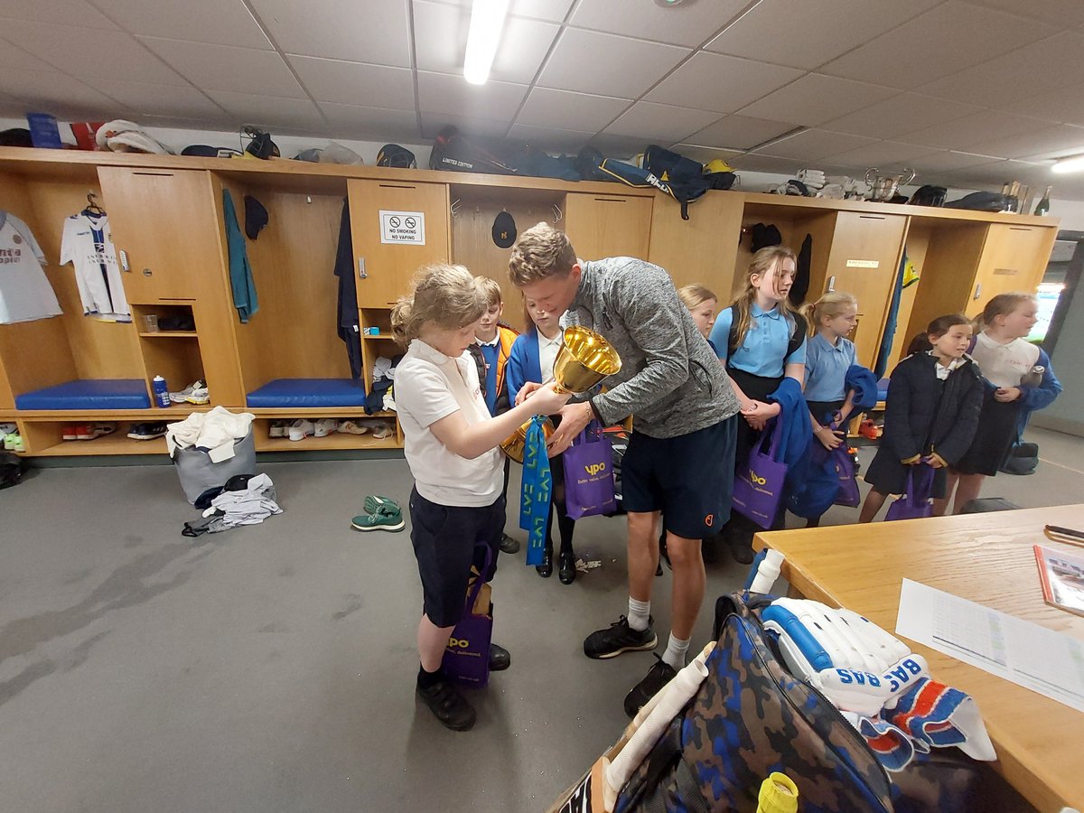 GriffydamSch's tweet photo. Thanks you so much @WarwickshireCCC @BrookesHenry @ethanbrookes2 for our tour yesterday. It was amazing! #you bears @ThisIsCentury @YouthSportTrust @NWLSSP https://t.co/NEyrMSR0Wp