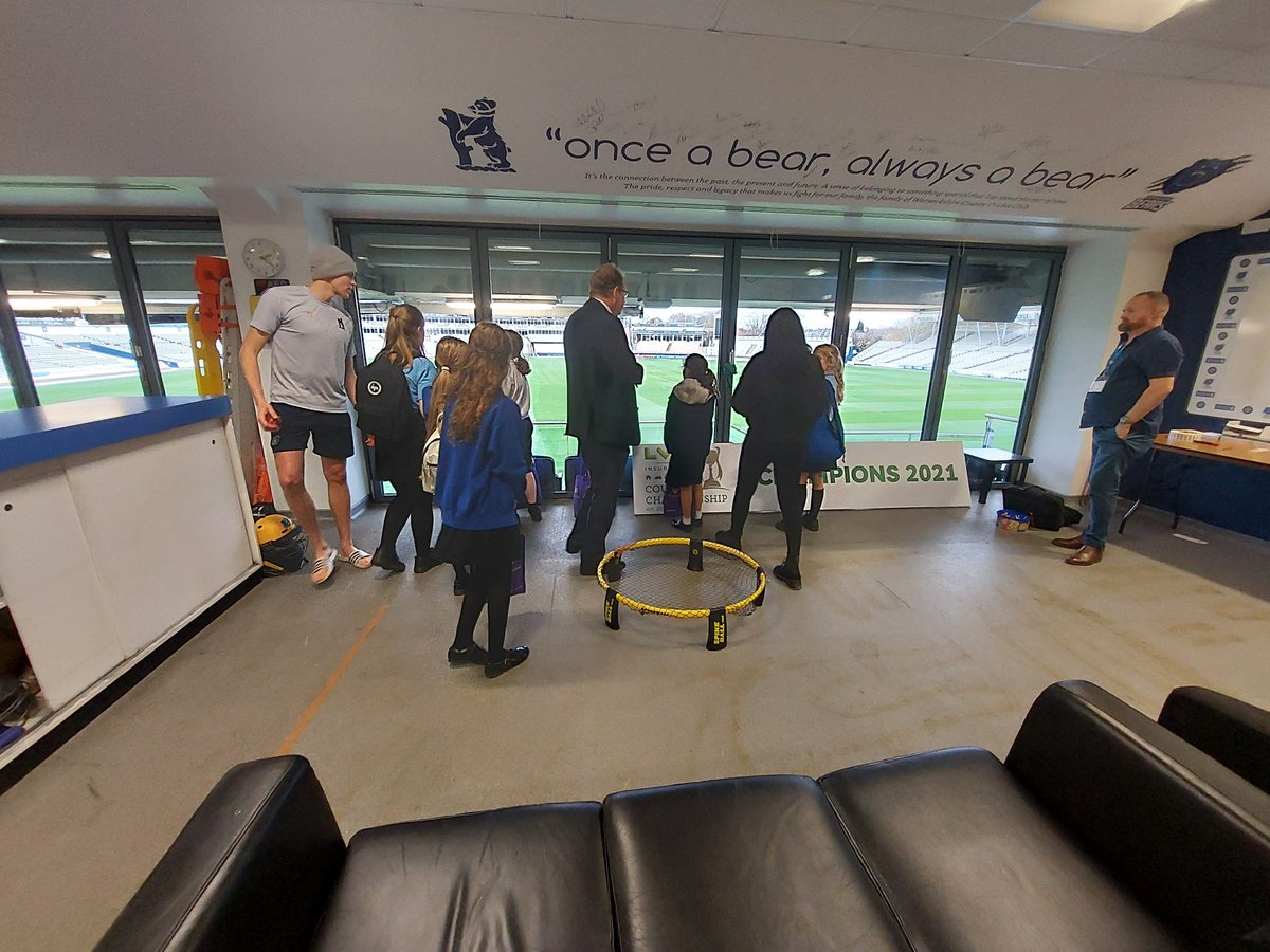 GriffydamSch's tweet photo. Thanks you so much @WarwickshireCCC @BrookesHenry @ethanbrookes2 for our tour yesterday. It was amazing! #you bears @ThisIsCentury @YouthSportTrust @NWLSSP https://t.co/NEyrMSR0Wp