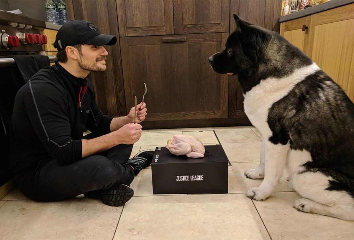 AbsolutTwilight's tweet image. #FNhot Puppy Love. #HenryCavill