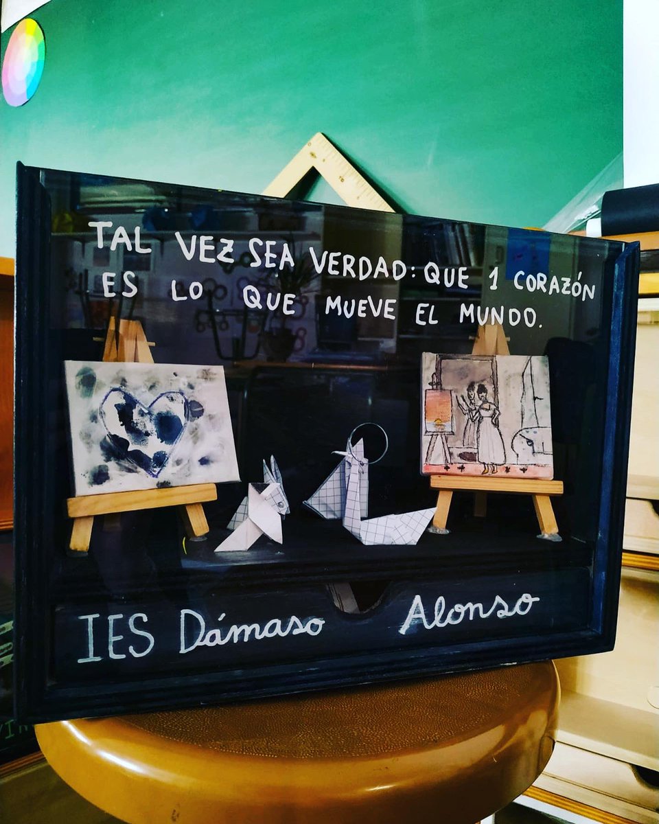 DamasoAlonsoIES's tweet photo. La #bigvalise continúa su ruta viajando por distintos institutos y colegios de España. Los alumnos del IES Dámaso Alonso han dejado su huella en este proyecto de @educathyssen y del @museothyssen. ¡Muchas gracias!
#bigvalise #musaraña #educathyssen #museothyssen https://t.co/WyvtHPWbUs