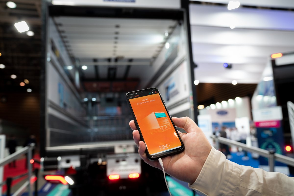 lamberet_sas's tweet photo. #Solutrans #Conducteurs #TousVIP Dernier jour du salon SOLUTRANS, l'occasion de découvrir et tester nos innovations: demandez le programme!
#Lamberet #Bosch #Carrier #Stef #Innovation #Awards #Salon #Programme #Eurexpo #Lyon #Transport #Logistique #Routier #CommandeVocale #SR2 https://t.co/XpiUbbXQZB
