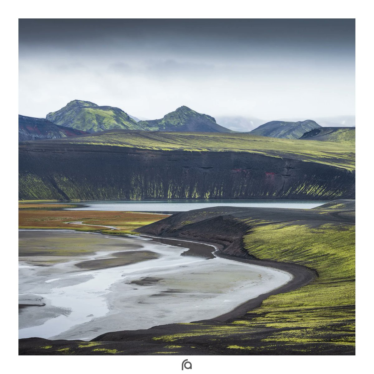 #Iceland is a country that leaves me speechless every time I visit. Young land, color contrasts, curved shapes, an untouched, wild and beautiful nature. It almost seems as if you could set off anew each time to discover the world and yourself anew.