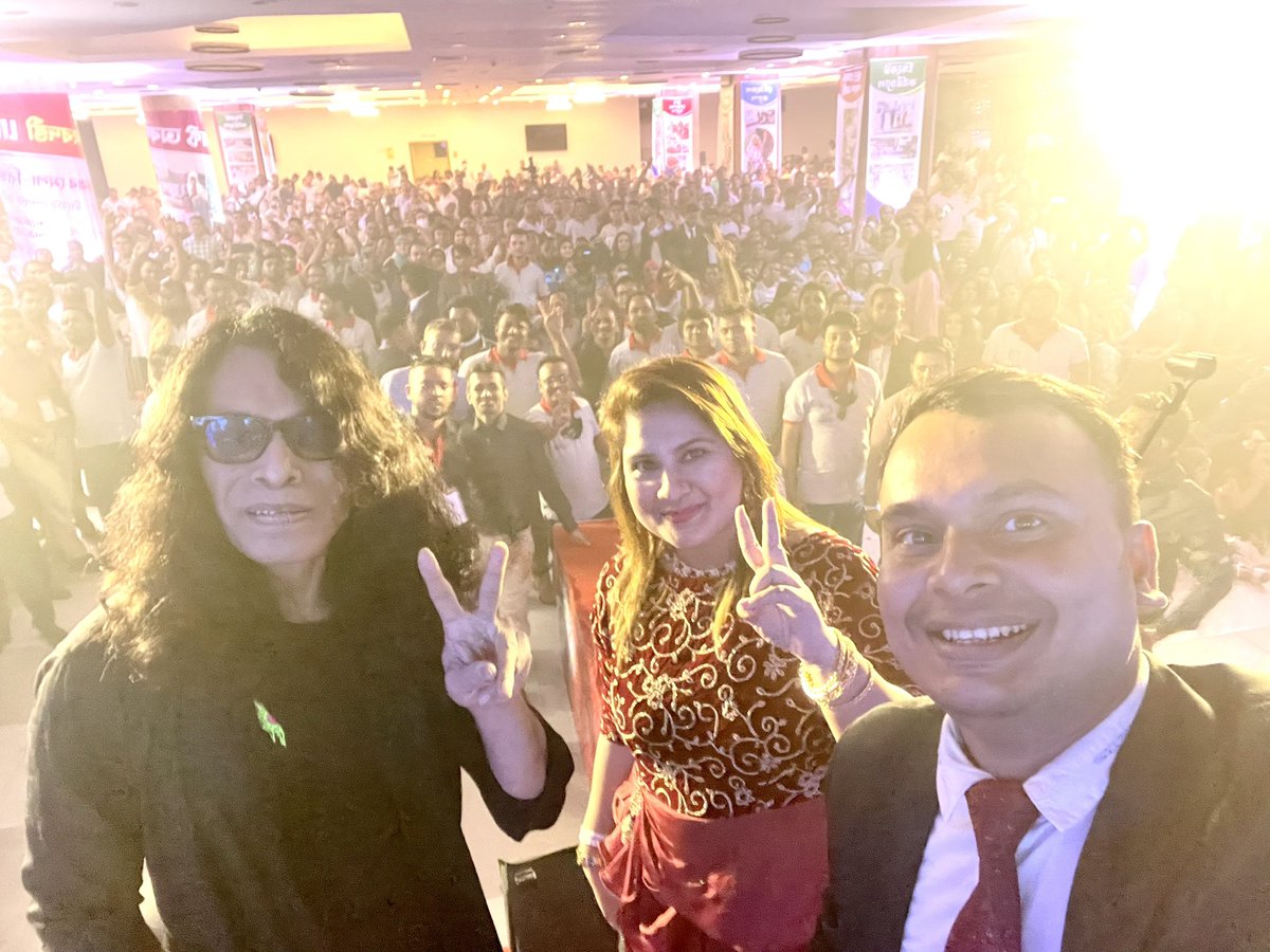 KamrunJoya's tweet photo. Great evening with great friends. Ended up by 90’s band. #adda #masti #batch2000 https://t.co/L7nrcdj9mD