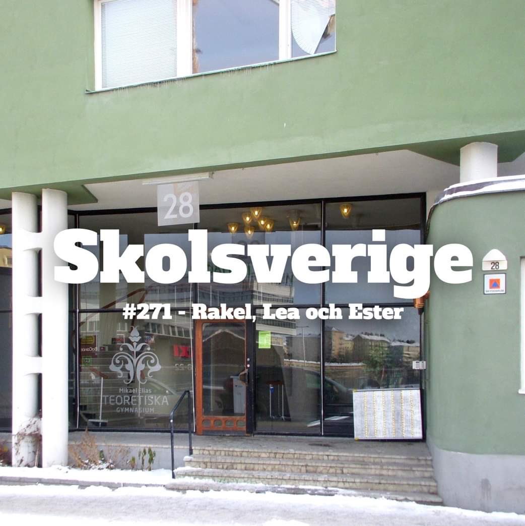 Efter ett spontant uppehåll är podcasten tillbaka med ett samtal som kanske mest handlar om hur långt (eller kort) vi har kommit från den tiden när skolor byggdes med lärarbostad på övervåningen eftersom det var alldeles självklart att lärares arbete och lärares liv var samma sak