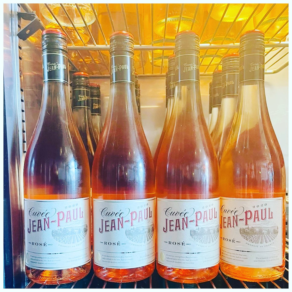 Saturday is in session… you should come and try this delightful little rosè, it’s a fresh, easy drinker with real character 🤤🎉

#saturdayvibes 
#dockyardmcr 
#dockyardmcuk 
#mediacityuk 
#mediacity
#manchester
#salford