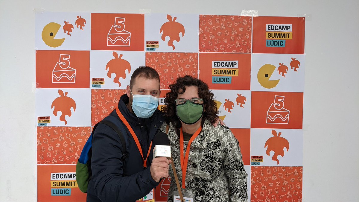 MVidalPo's tweet photo. La colla del #VullAprendre ha arribat a l' #EdcampSummitLudic! #EdcampCAT https://t.co/bLelLDwYHg