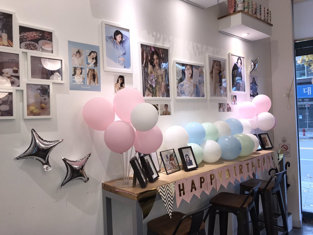 xeesoxee_love2's tweet photo. 생카 잠깐 들렸당! 
마쉬 발바닥 넘귀…ㅠ 내부도 되게 아기자기했던 생카ㅠㅠㅠㅠ투명포카 진짜 너무 예쁨…  글고 루피ㅠ ㅋㅅㅋㄱㅋㄱㅋㄱㅋㅋㅋ루피 진짜 개귀여움. 루피에 환장하나봐ㅜ나ㅜ
#My_Precious_Sohee
#귀하디_귀한_소희야_생일축하해 https://t.co/Nkikql8ACJ