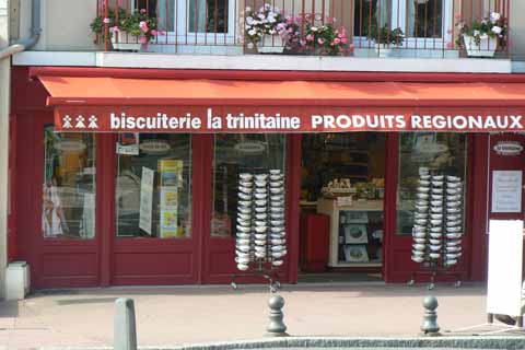 france_images's tweet image. A biscuits shop in #Dinard a seaside town in #Brittany 

#France 🇫🇷 #travel #photo ow.ly/9gPR50GOtr0