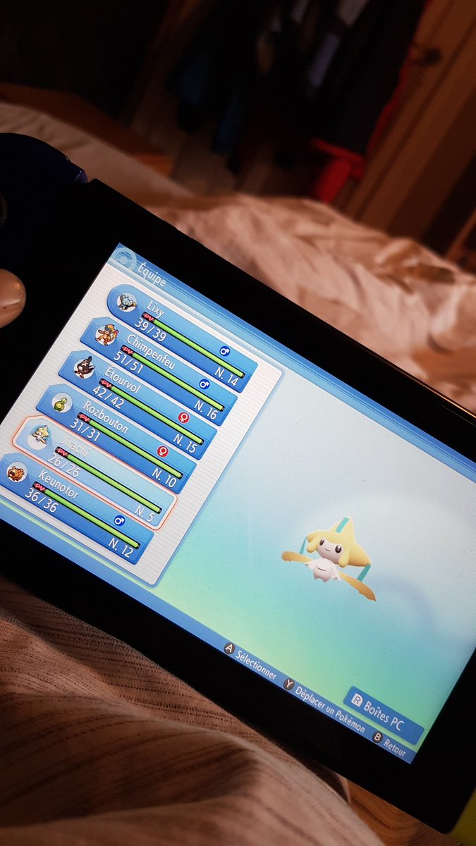 baegu6's tweet photo. Wesh on en parle qu'un vieux nous donne Jirachi oklm dans pokemon diamant et perle ?? https://t.co/br2yIP8PsL
