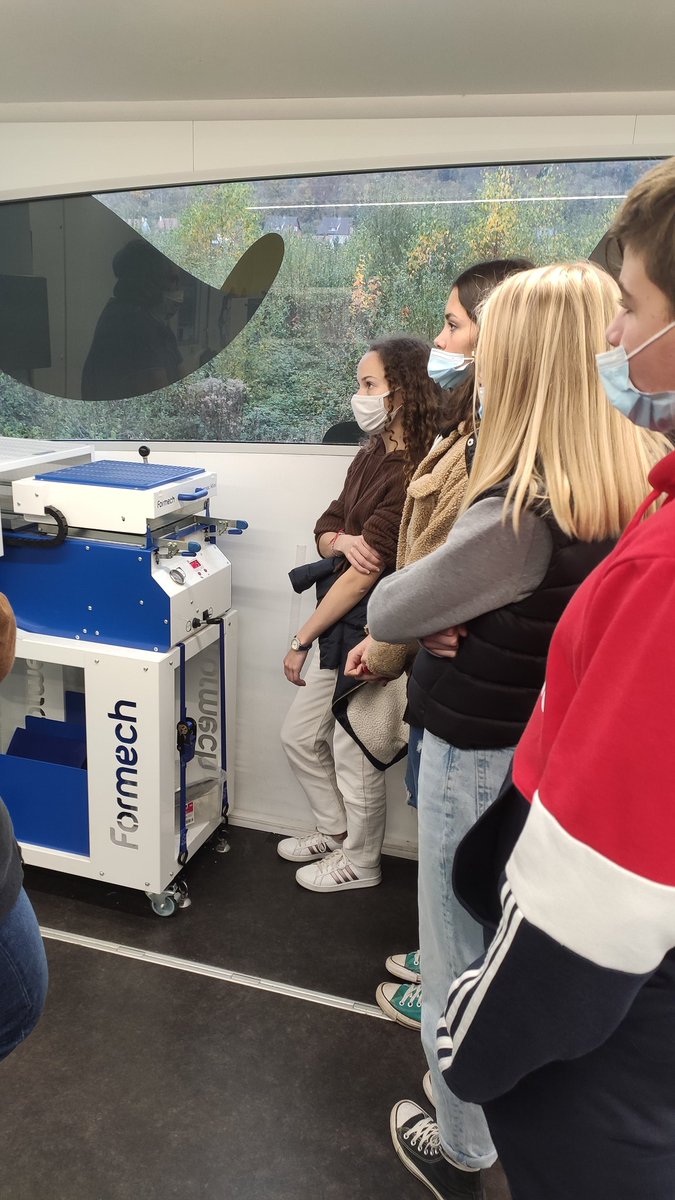 college_pmc's tweet photo. Des élèves de 3e ont pu découvrir le #Labmobile PUXI sur les métiers de la plasturgie. Visitee intéressante et enrichissante pour nos jeunes!
#collegepmc
#acnormandie
#orientation https://t.co/1XrPsUeecU