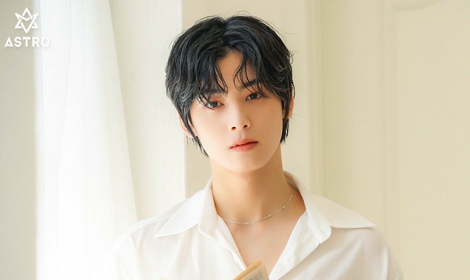 Nunus_noona's tweet photo. I CAN NEVER FORGET BLUE FLAME CHA EUNWOO 😍
Power packed performances💥
Amazing smooth vocals 🔥
The outift tease 🙈
Unique hairstyle
Viral polar boy look from fanmeet
Blue & green lens
Butto-fly 🦋😛
Playtime with Doggo Rudy 🐶
#차은우 #ChaEunWoo #BluFlame #Astro @offclASTRO https://t.co/GtxeFB0QEC
